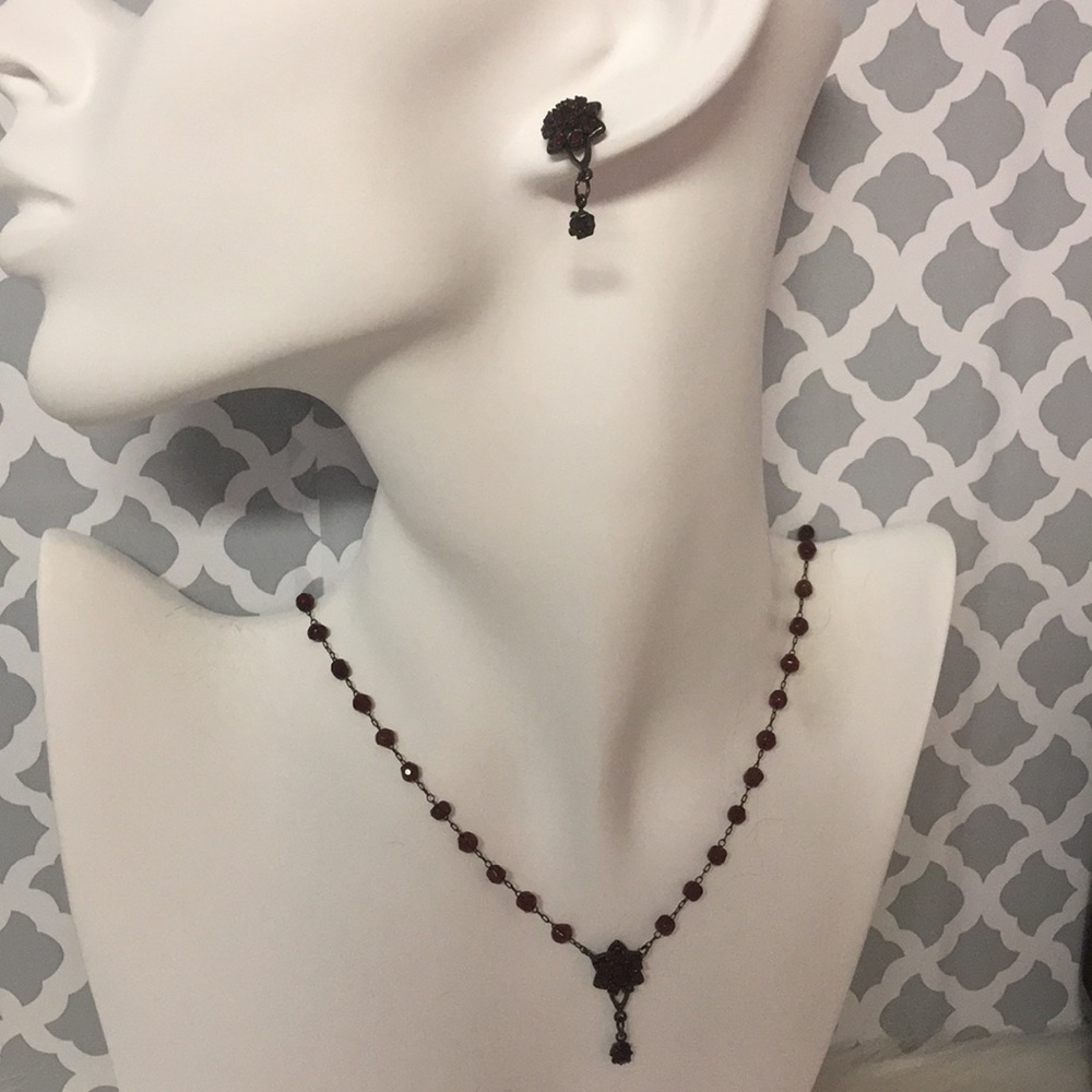 🔴 3 for $25 🔴 Garnet earring and necklace set